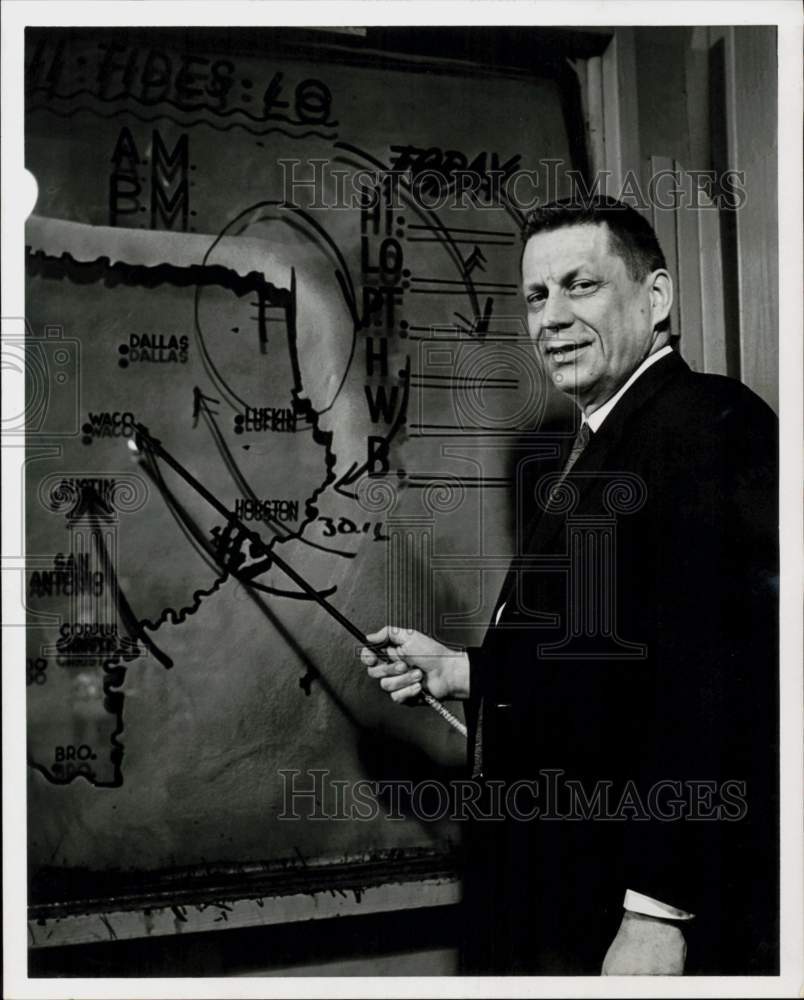 1961 Press Photo Leon Graves, Houston professor and KTRK-TV weather man- Historic Images