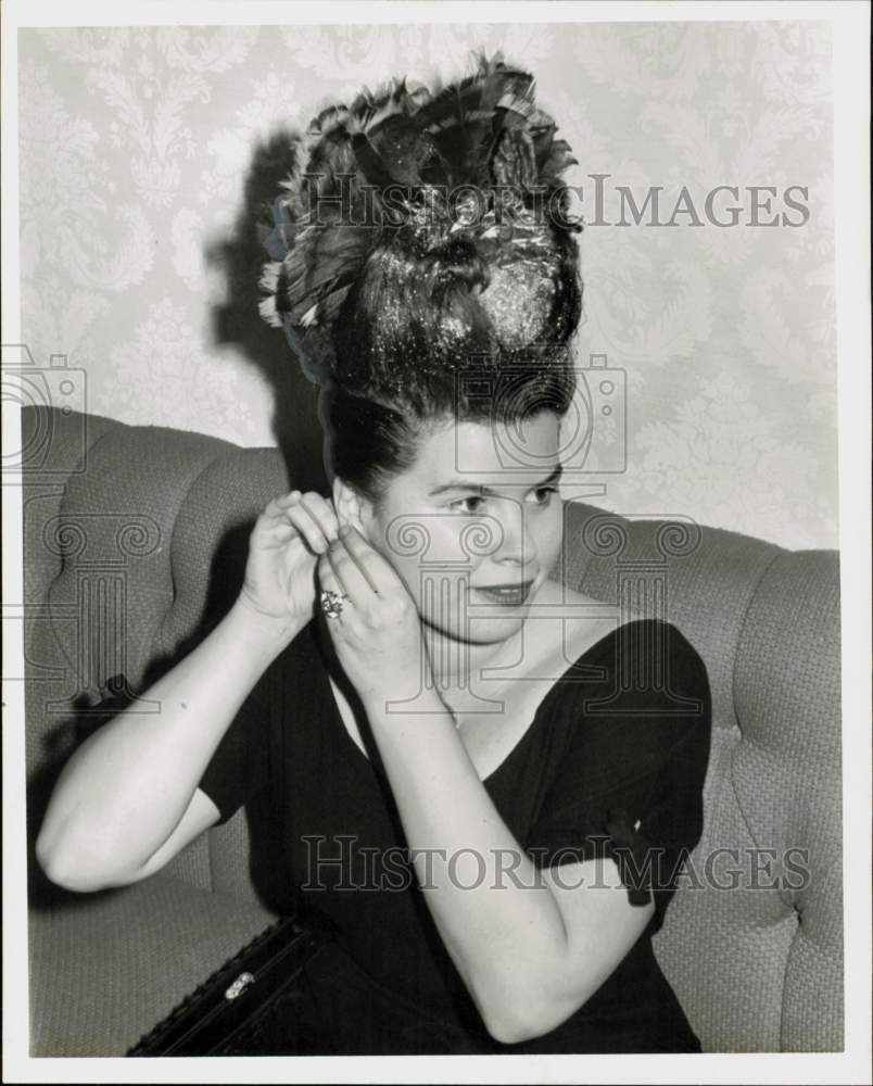 1961 Press Photo Joan Sprackling and her &quot;turkey in the straw&quot; hair-do, Houston- Historic Images