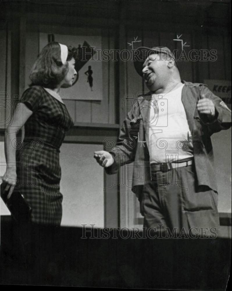 1958 Press Photo Actor Maurice Gosfield shown in film scene with actress- Historic Images