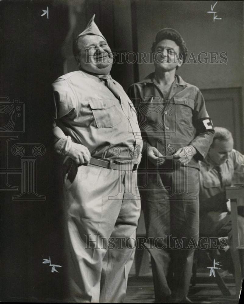 1959 Press Photo Maurice Gosfield, actor, in film scene with a co-star- Historic Images