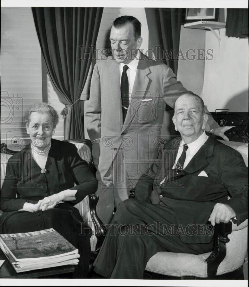 1957 Press Photo The Francis Laws, son F.M. Law Jr. at their Beaconsfield home- Historic Images