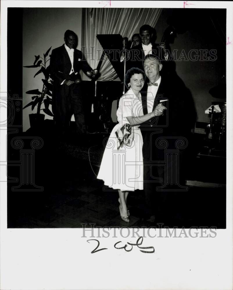 1960 Press Photo Frank and Irene Gibbons dance at the Cork Club. - hpa92777- Historic Images