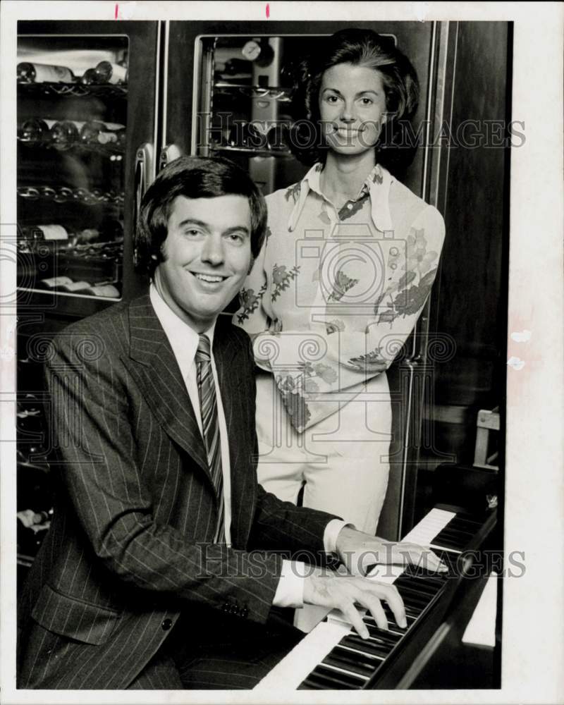 1973 Press Photo Rob Landes and Barbara Barger pose at piano. - hpa92787- Historic Images