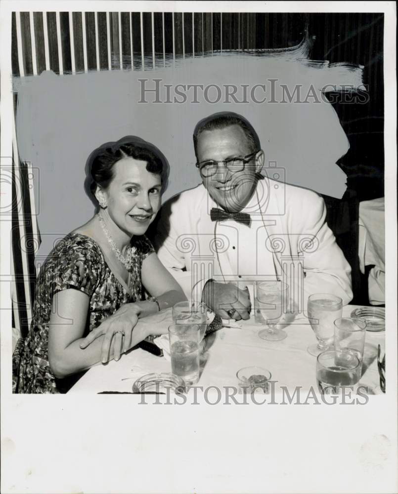 1960 Press Photo C.W. and Helen Lacy of Town and Country Realty Company- Historic Images