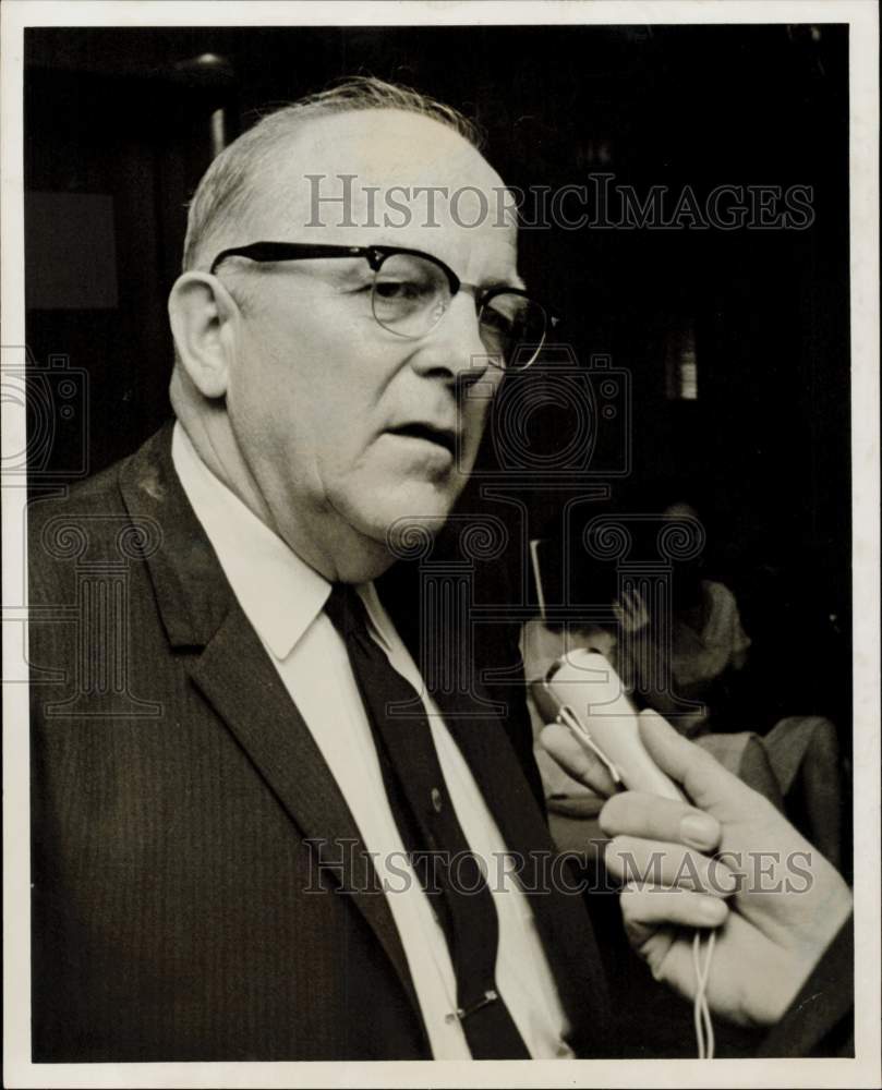 1966 Press Photo Albert Lee, Justice of Peace interviewed in Texas - hpa92861- Historic Images