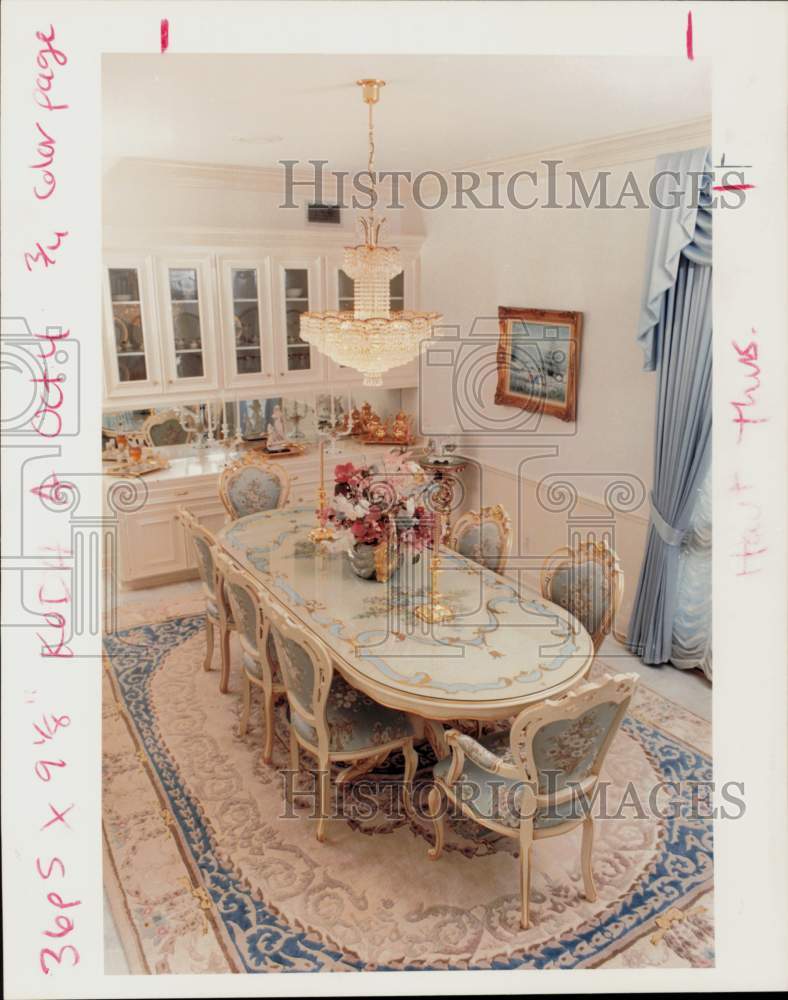 1990 Press Photo Jewel Dianne Walker&#39;s dining room furnishings. - hpa92887- Historic Images