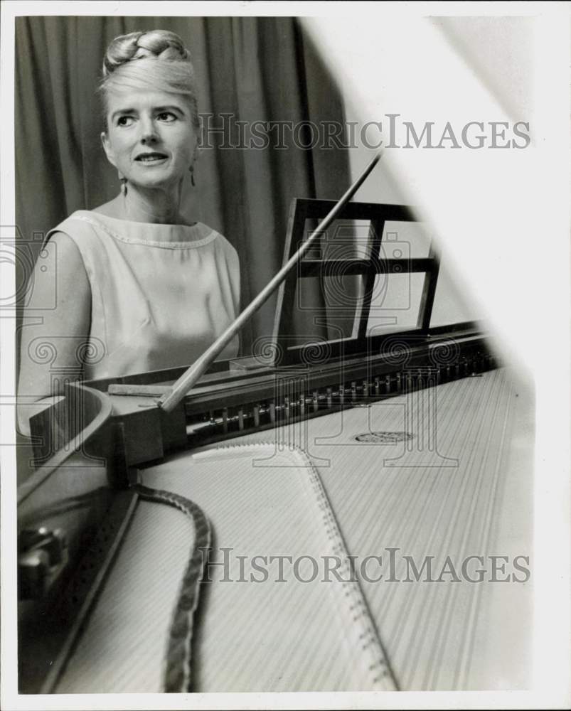 1965 Press Photo Eleanor Roessler sits at her harpsichord in Houston.- Historic Images