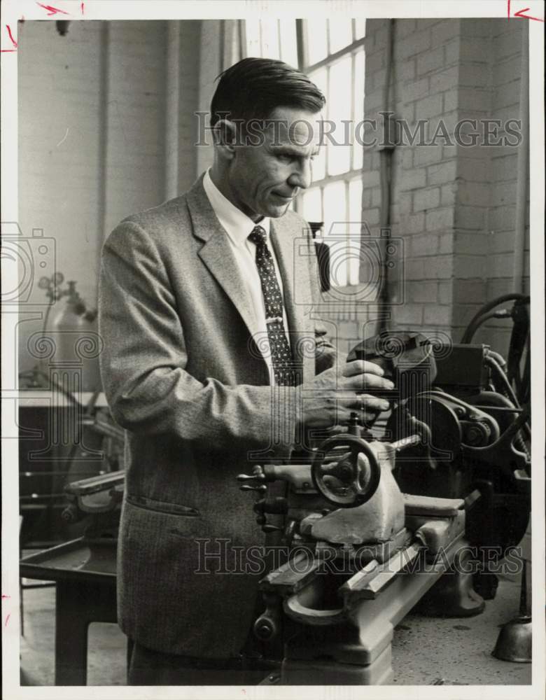 1962 Press Photo Shelby Oringderff teaches at Houston school for dropouts, TX- Historic Images