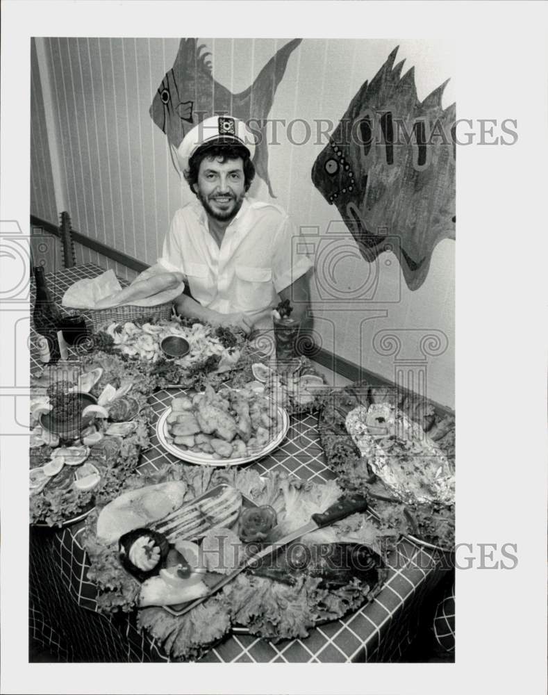 1983 Press Photo Fred Mojaver of Copley&#39;s displays food. - hpa93085- Historic Images