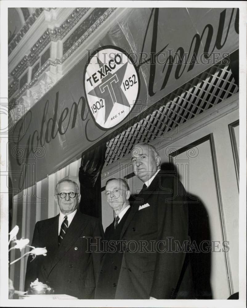 1956 Press Photo John Leach, S.S. Rodgers, J.T. Rynd at Rice Hotel Texaco dinner- Historic Images