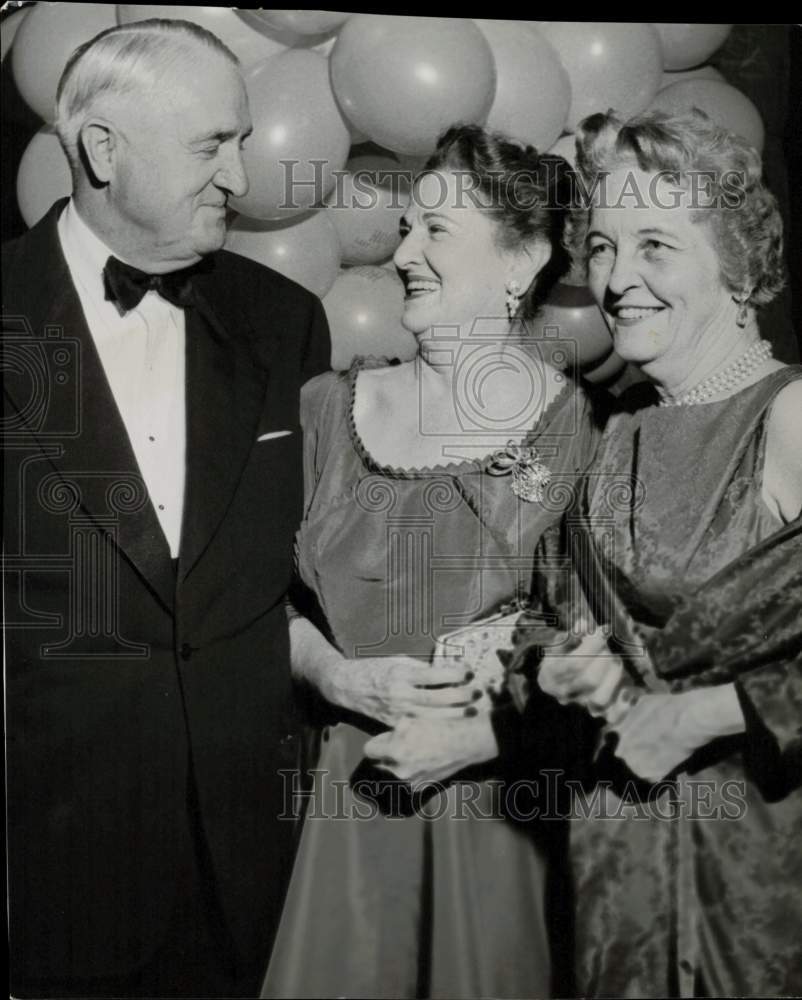 1957 Press Photo Mr. and Mrs. John Leach and Mrs. I.S. Abercrombie at party.- Historic Images