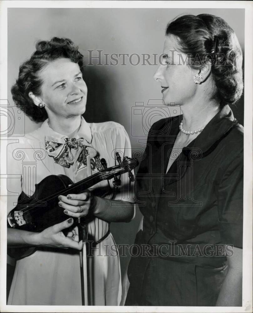 1952 Press Photo Mmes. James Lawhon and Eunice Gorisch talking. - hpa93206- Historic Images