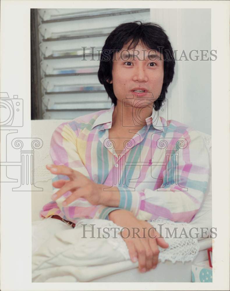 1989 Press Photo Li Cunxin, Houston ballet dancer, shown at interview.- Historic Images