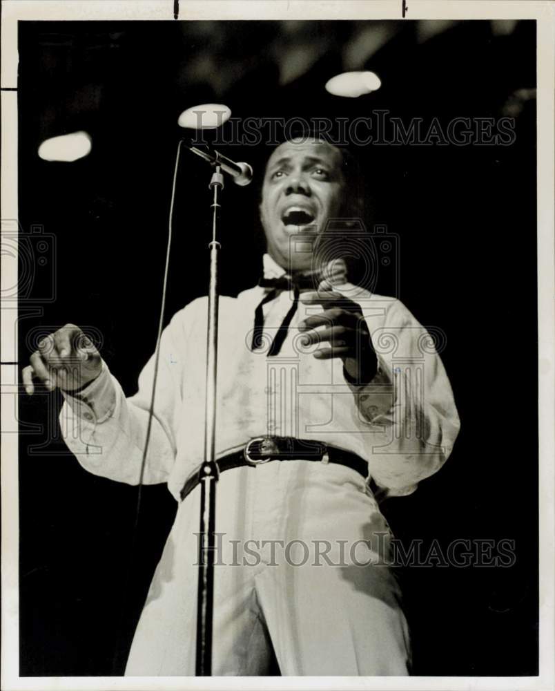 1969 Press Photo Bob Frazier, singer, performing - hpa93308- Historic Images