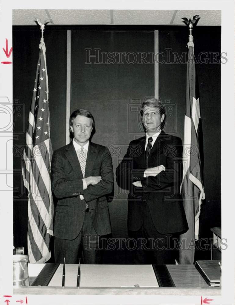 1986 Press Photo Judges Michael McSpadden and Ted Poe pose in courtroom.- Historic Images