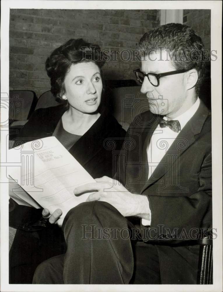 1963 Press Photo Dr. and Mrs. Arthur Cole at Contemporary Art Museum Festival.- Historic Images