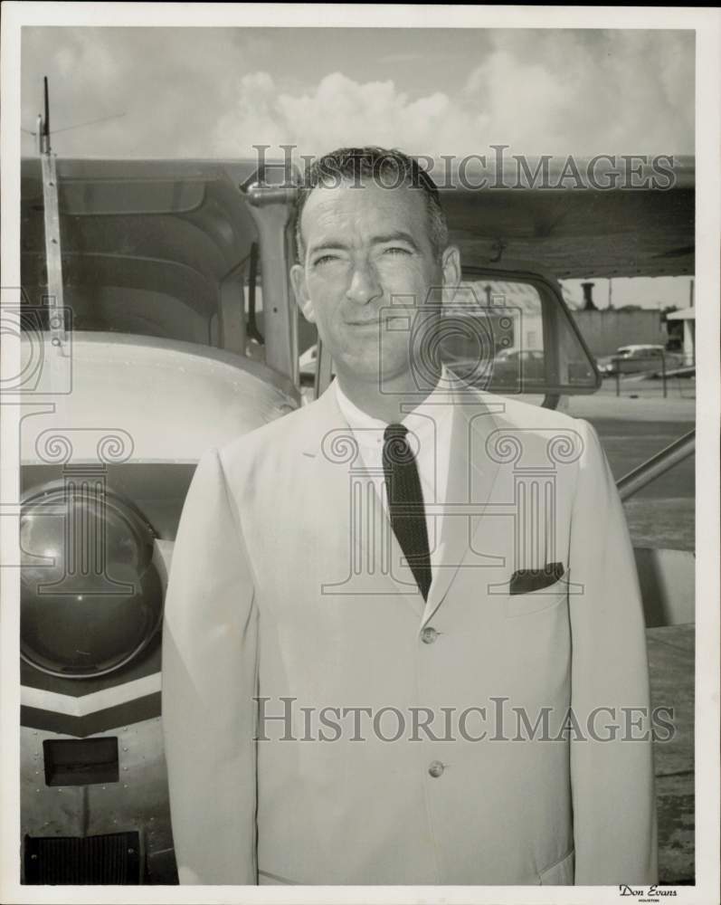 1958 Press Photo Don Utt, Cruse Aviation sales manager - hpa93401- Historic Images