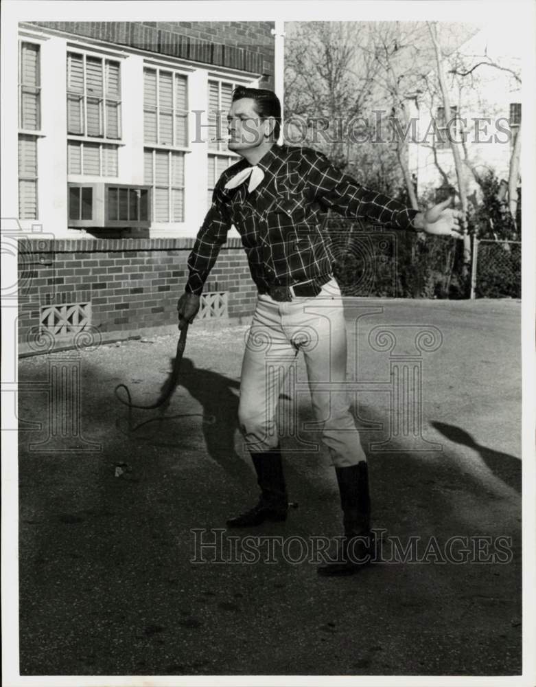 1961 Press Photo Bullwhip artist Rusty Ryan - hpa93496- Historic Images