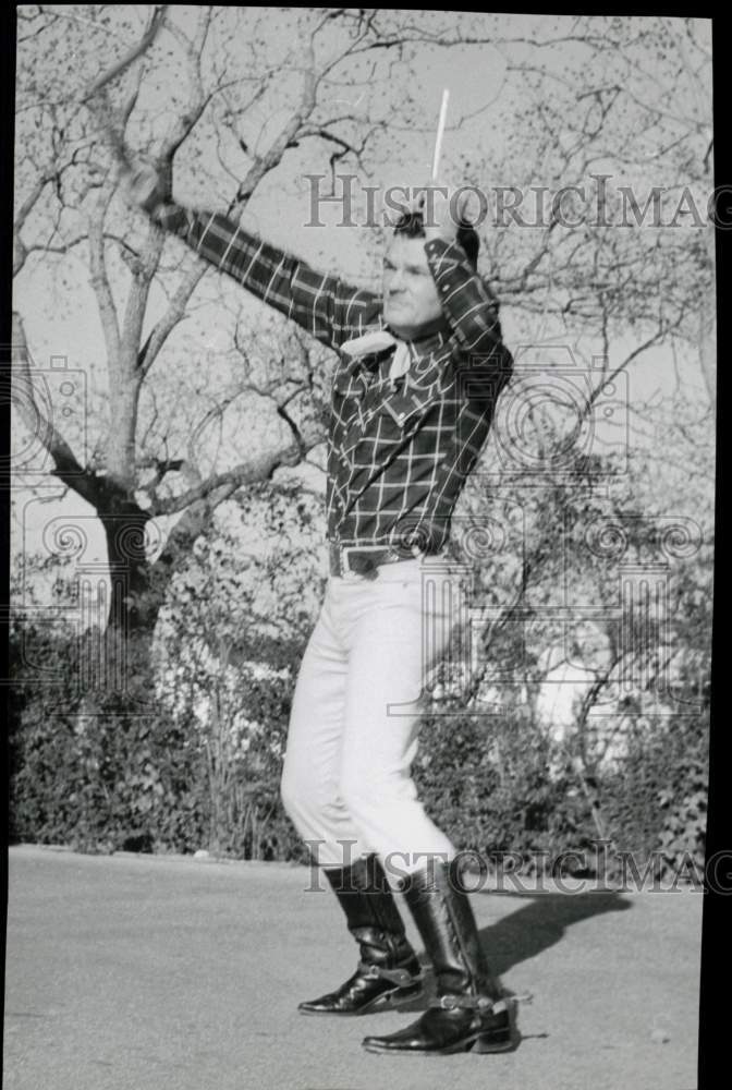 1961 Press Photo Bullwhip artist Rusty Ryan - hpa93498- Historic Images