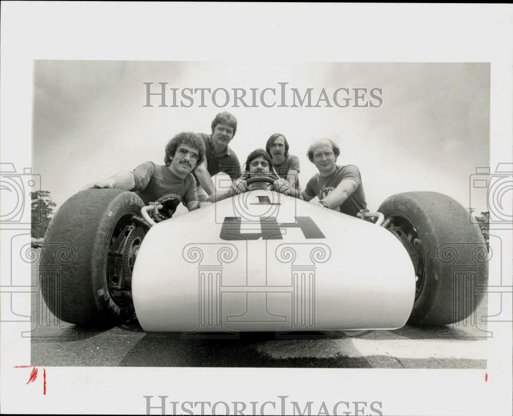 1984 Press Photo University of Houston-University Park students with sports car.- Historic Images