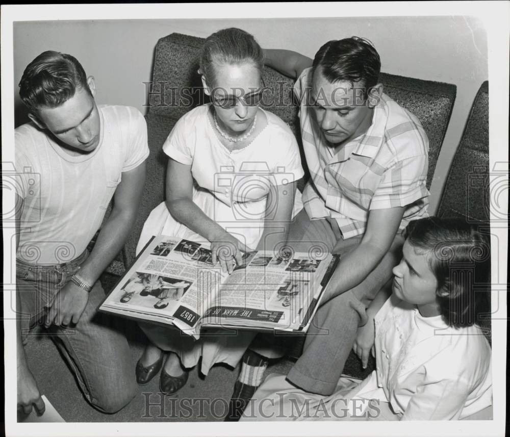 1959 Press Photo McVey family radiation victims read over accident articles.- Historic Images