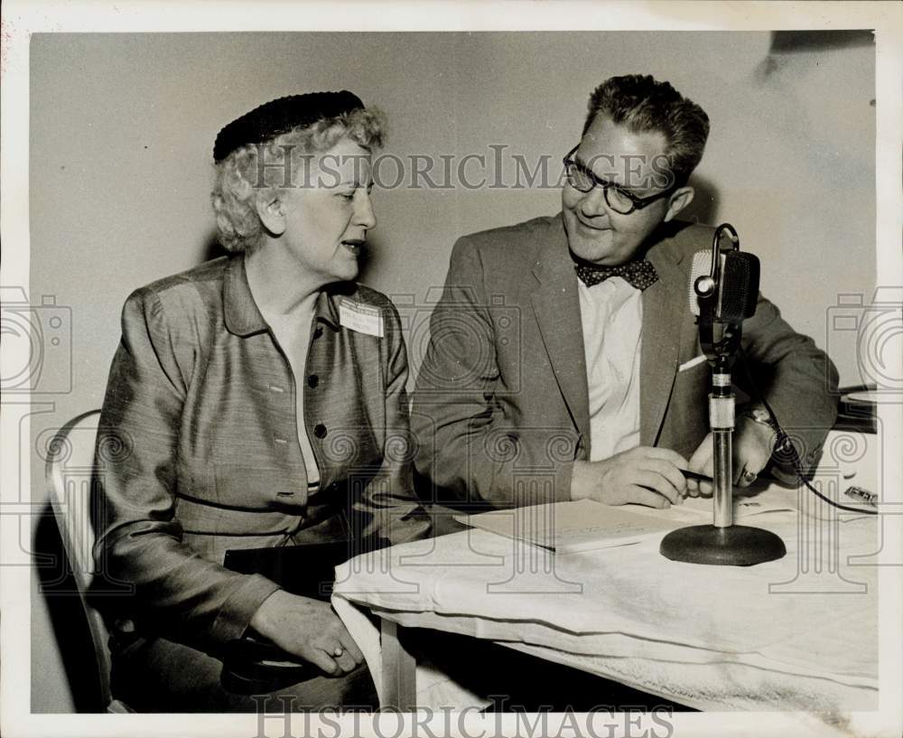 1956 Press Photo Billye Russell interviewed at Southern Regional Conference.- Historic Images