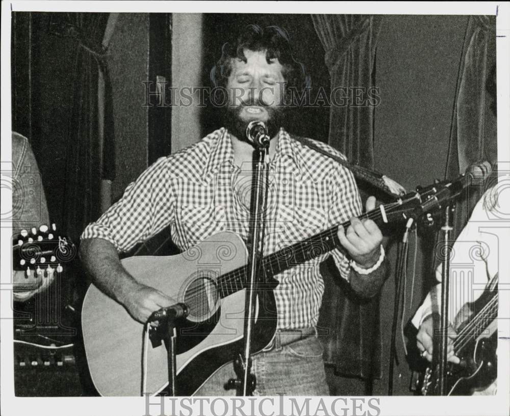 1978 Press Photo Rich Helt, Rice professor, on record album cover. - hpa93864- Historic Images