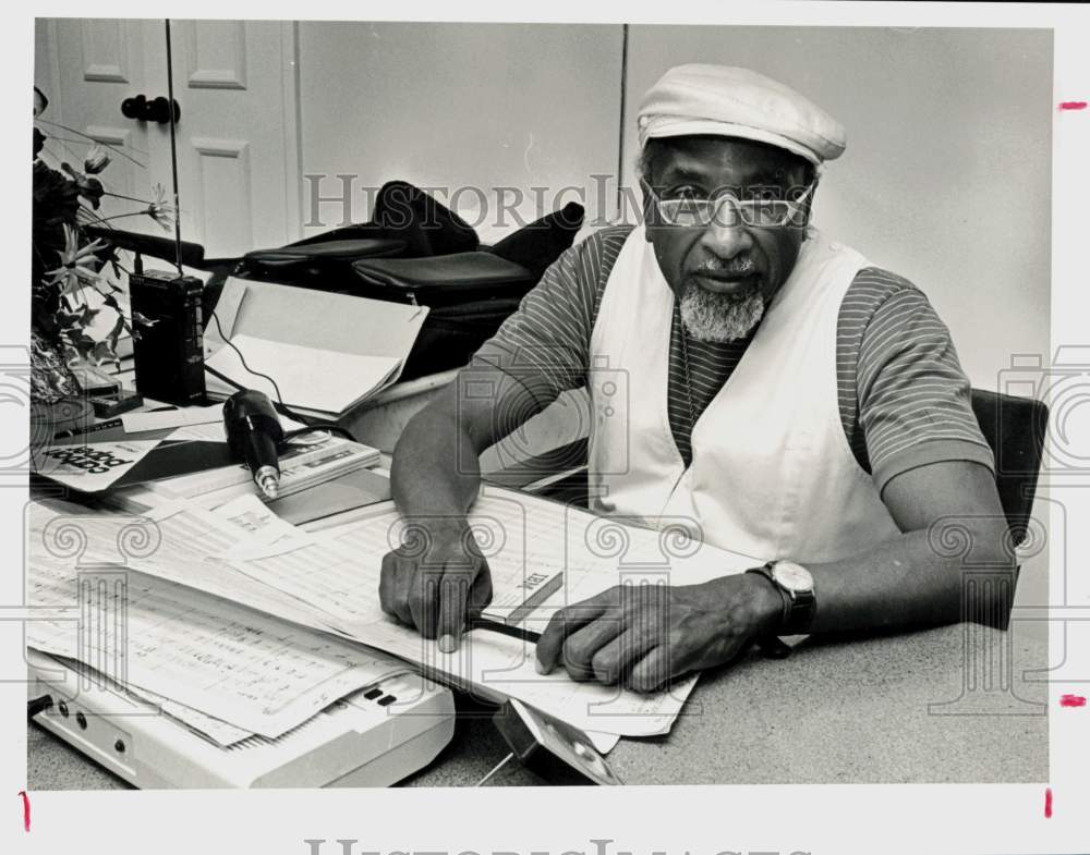 1986 Press Photo Luther Henderson, musical director of &quot;Ain&#39;t Misbehavin&quot;- Historic Images