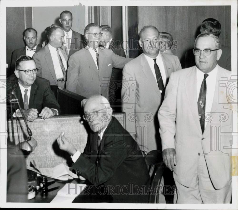 1955 Press Photo Judge Ben Moorehead watches councilmen at conference recess, TX- Historic Images