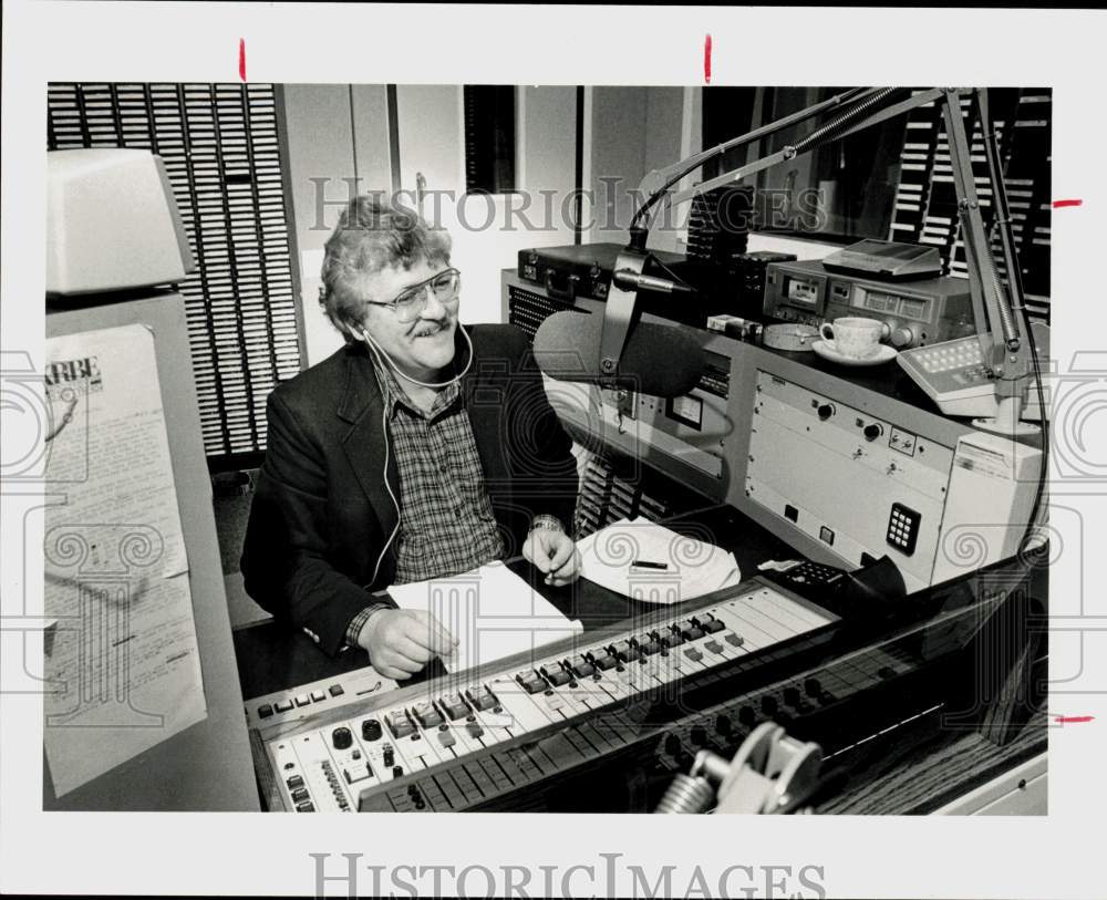 1984 Press Photo DJ Weaver Morrow in radio station. - hpa93989- Historic Images