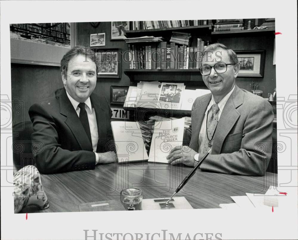 1980 Press Photo Reverend John Hendrick and Siciliano hold presbytery documents.- Historic Images