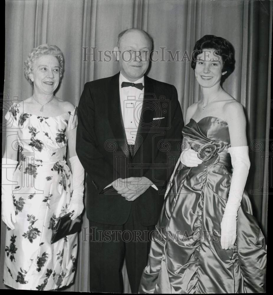 1959 Press Photo Mr. and Mrs. Jack Pollard honor daughter Patti at deb party.- Historic Images