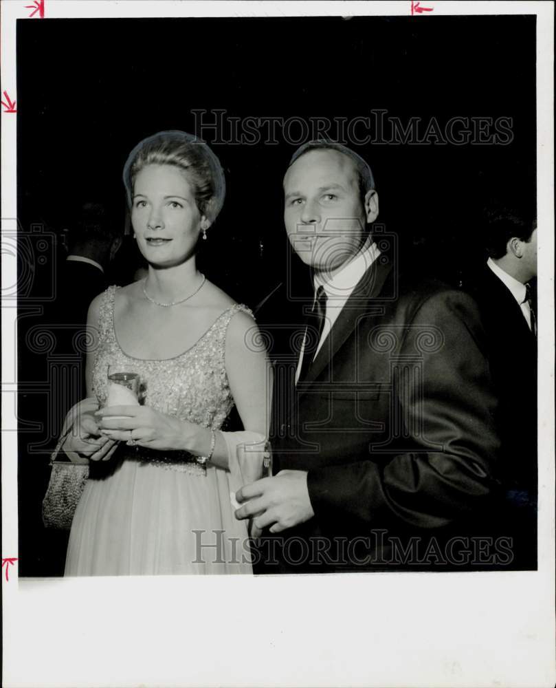 1966 Press Photo Betsy Mercom and Ray Mullins at Warwick rehearsal dinner.- Historic Images