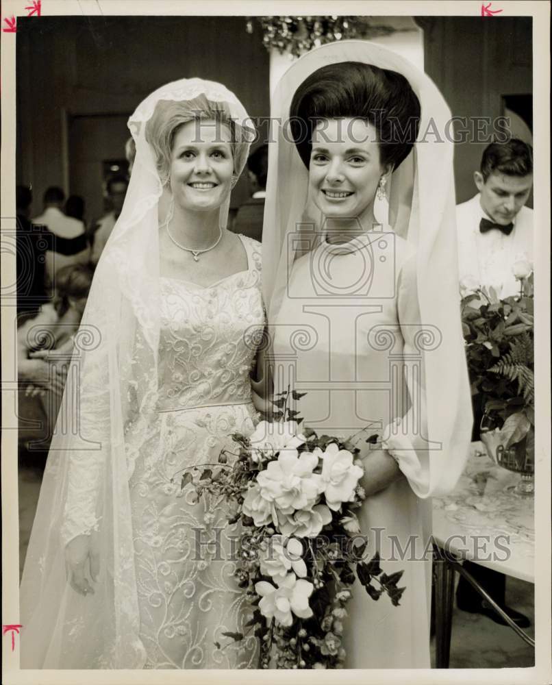 1967 Press Photo Mrs. Robert Moses poses with Mrs. John Mesorn, Jr. - hpa94305- Historic Images