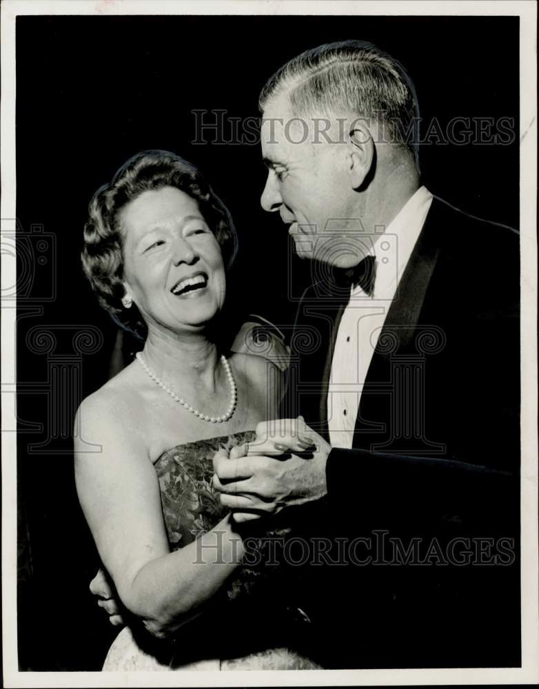 1962 Press Photo Mrs. Charles Perlitz and Cabanne Smith dance at Bolero Club.- Historic Images