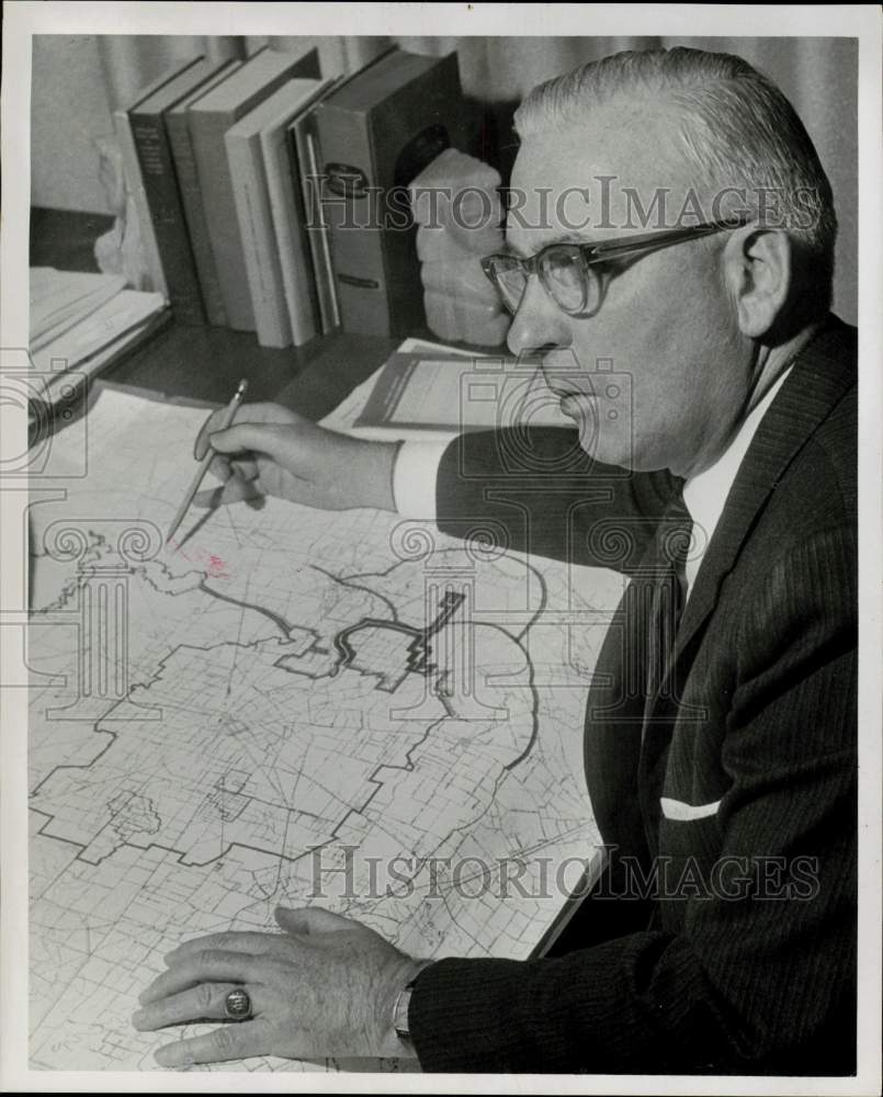 1962 Press Photo Greg Perry, Houston Port Bureau general manager. - hpa94412- Historic Images