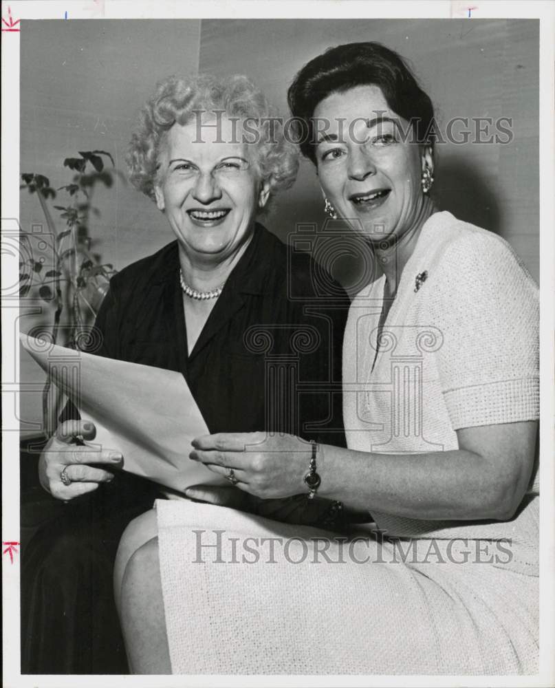 1965 Press Photo Billye Russell and Margaret Beal, Houston Pilot Club officers.- Historic Images