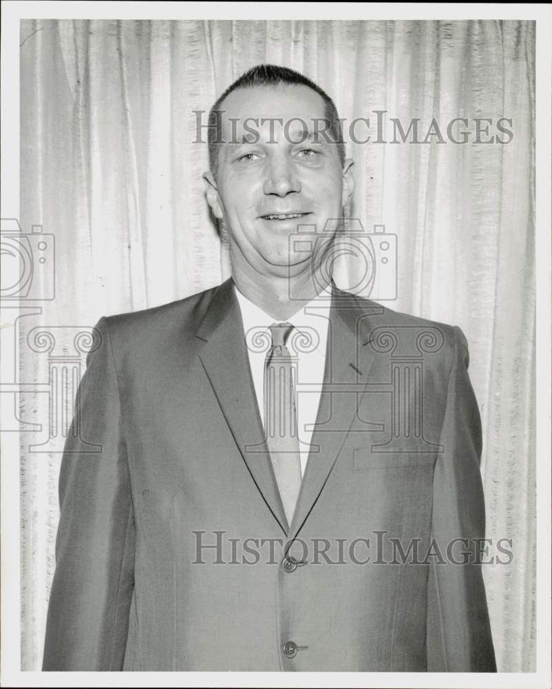 1962 Press Photo Walter Bradley, participating builder of Hubert Building.- Historic Images