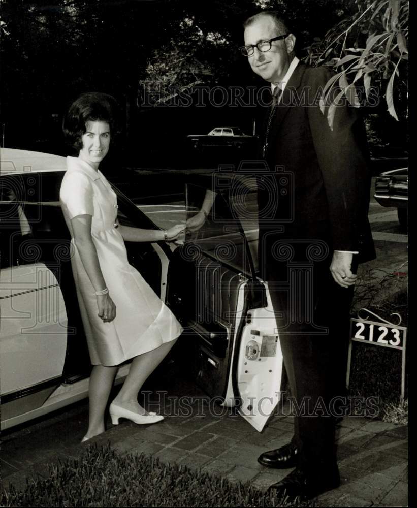 1969 Press Photo Houston&#39;s William Russells arrive for pre-ballet party.- Historic Images