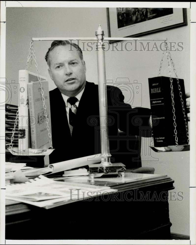 1970 Press Photo Principal L. James White in his Houston office. - hpa94693- Historic Images