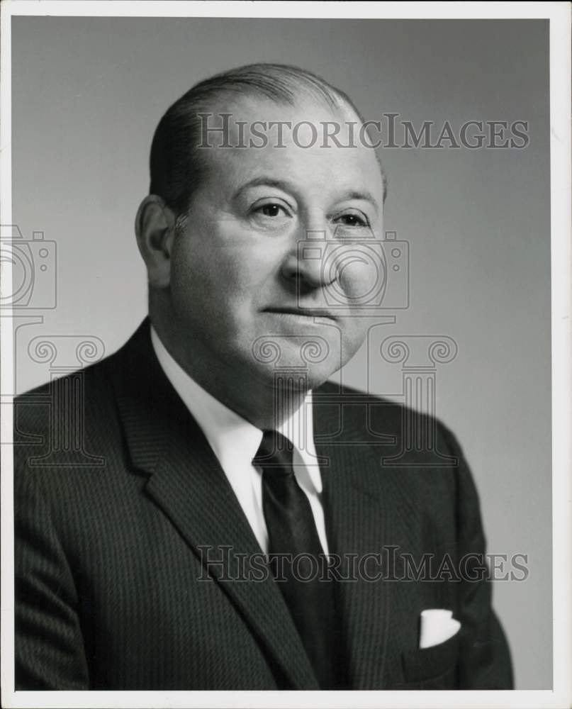 1963 Press Photo Ellis H. Schechtman, Bond Stores President. - hpa94700- Historic Images