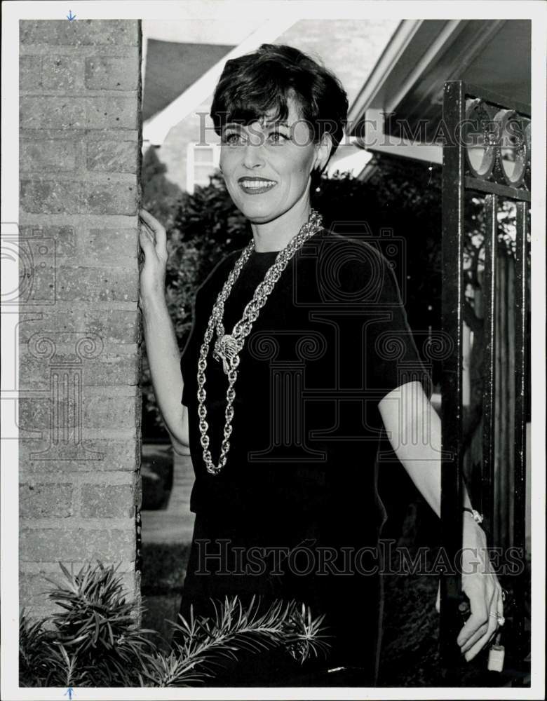 1962 Press Photo Judy Ward, fashion coordinator for charity shows - hpa94849- Historic Images