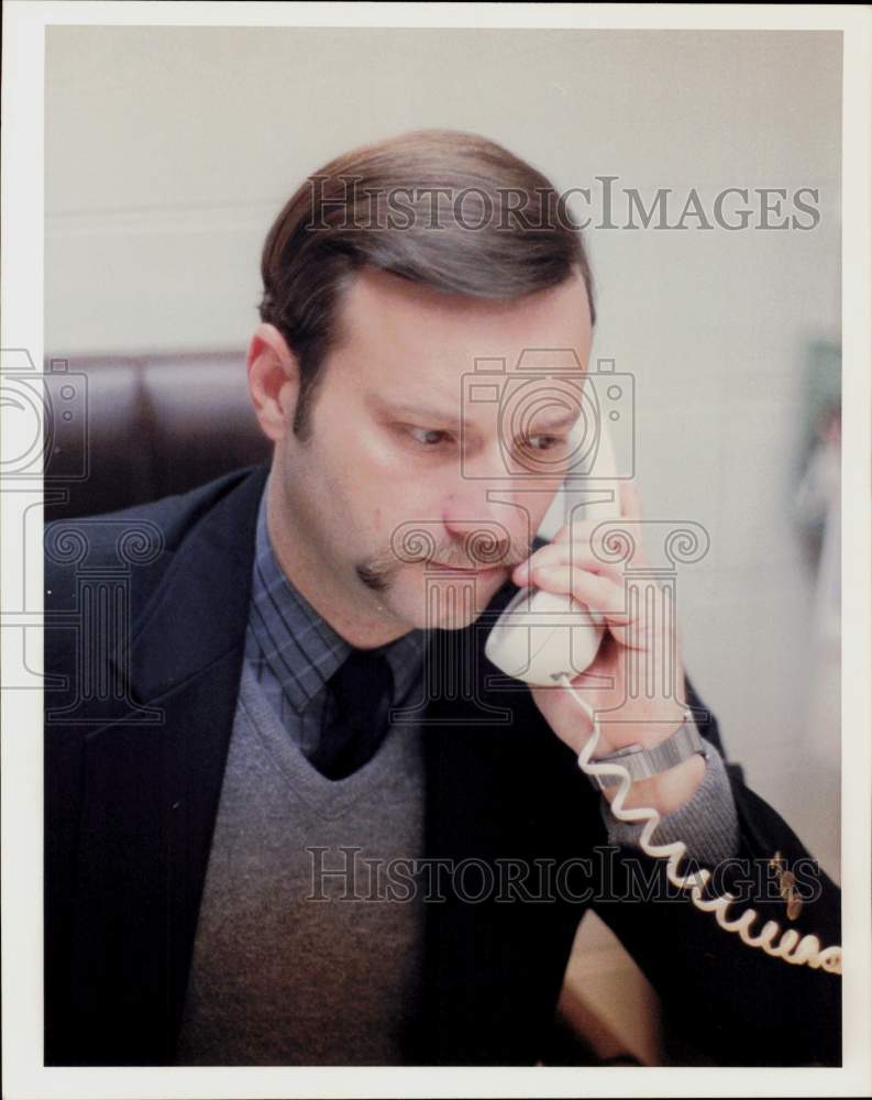 1988 Press Photo Captain Thomas Hennigan of Orange County Sheriff&#39;s Department- Historic Images