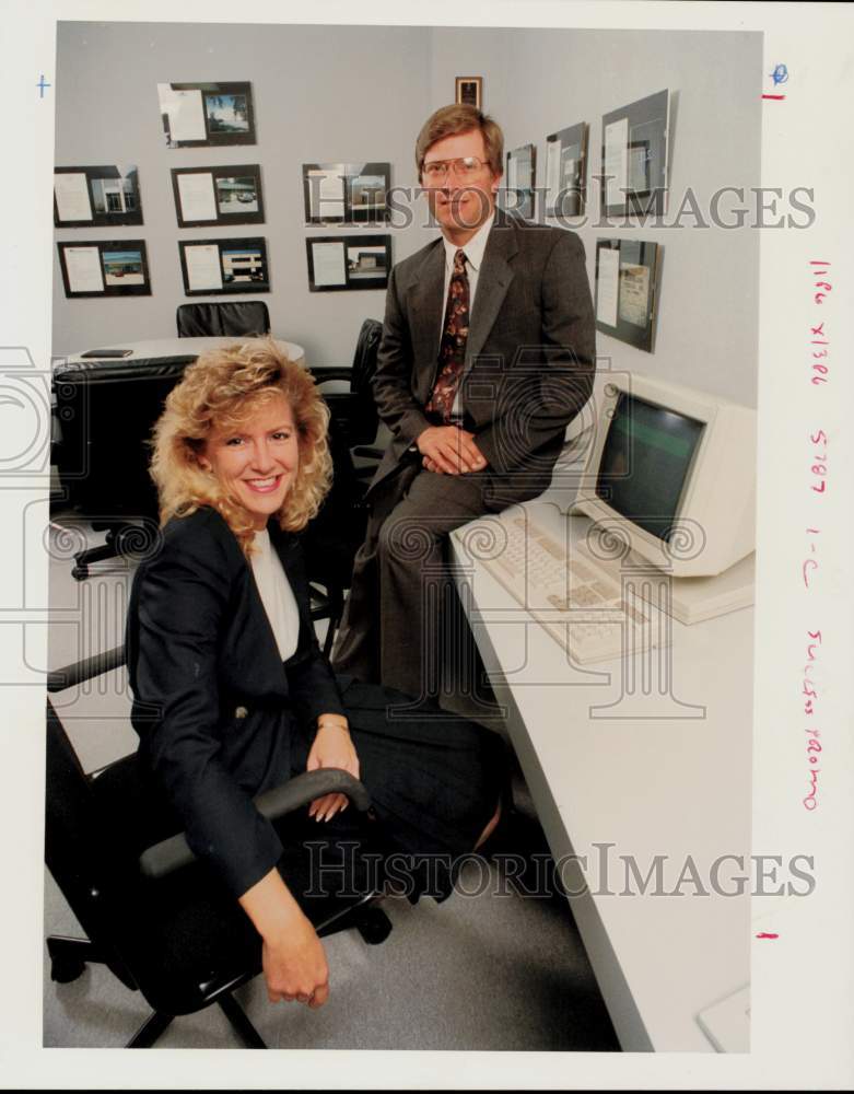 1992 Press Photo Wendy Grant and Charles Bradshaw, owners of MicroMeans in Texas- Historic Images