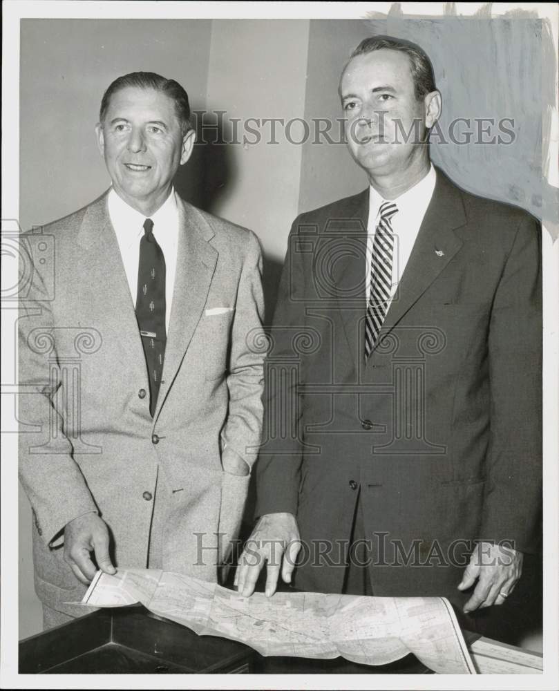 1954 Press Photo Industrial realtor Hugh January poses with Tom Mabray.- Historic Images