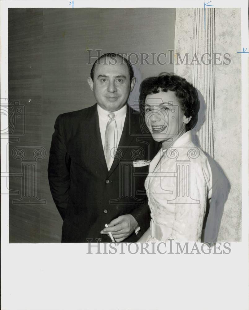 1960 Press Photo Store designer Arnold Hendler and wife. - hpa95584- Historic Images