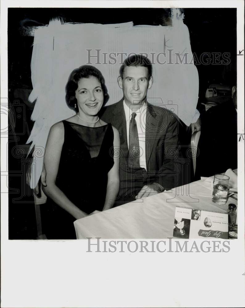 1959 Press Photo Oilman Milton Robinowitz and wife attend dinner - hpa95608- Historic Images