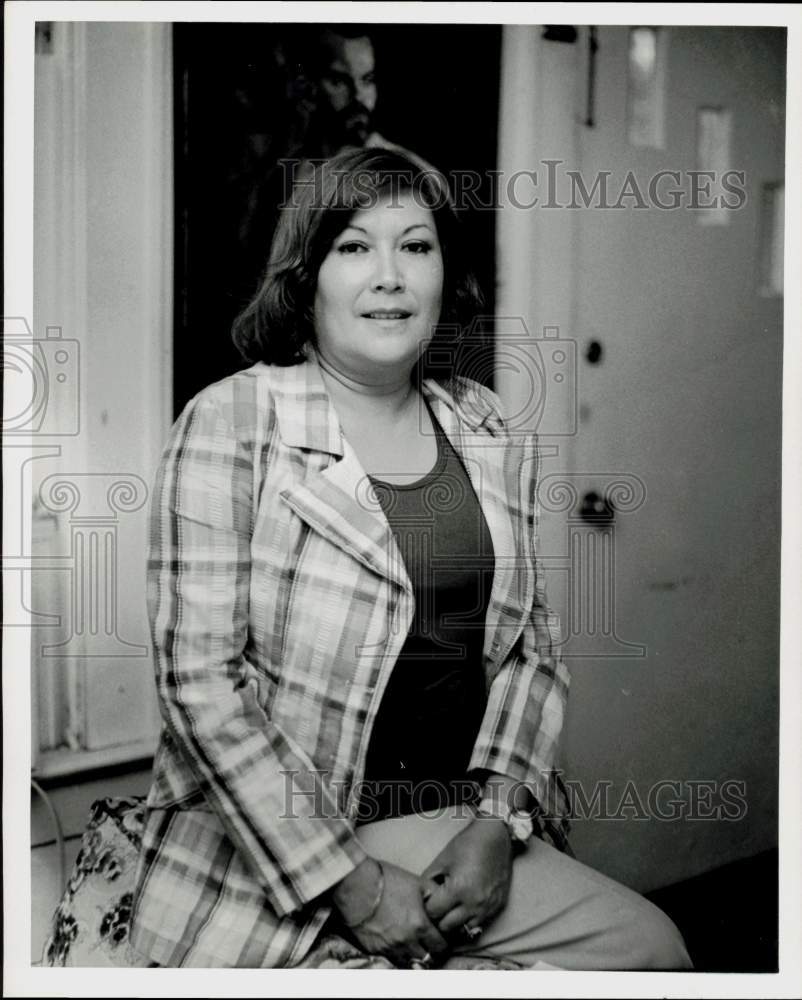 1976 Press Photo Olga Soliz photographed outside doorway. - hpa95679- Historic Images