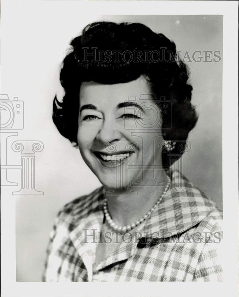 1963 Press Photo Mrs. Theo Dora Heyne, Nassau Incorporated secretary-treasurer.- Historic Images