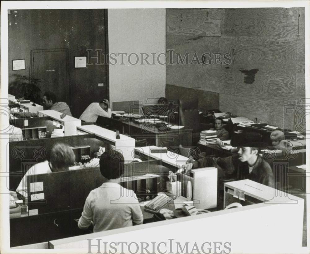 1969 Press Photo Houston bank robber holds gun on bank teller. - hpa95772- Historic Images